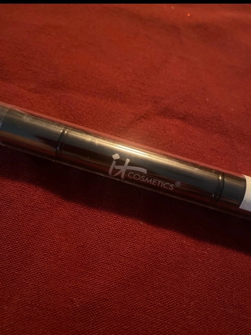 It cosmetics Dual Airbrush Concealer — new in package